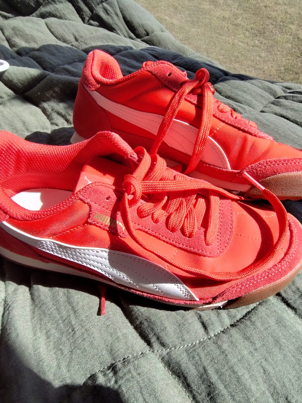 Red Pumas Women's Sneakers